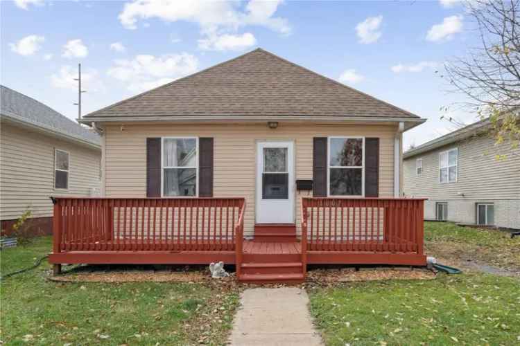 Single-family house For Sale in 1007, H Avenue Northwest, Cedar Rapids, Iowa