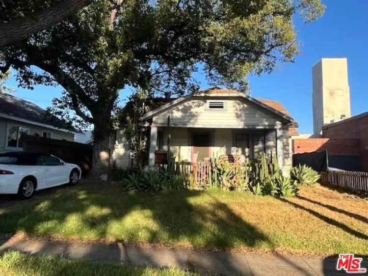 Single-family house For Sale in 24, North Roosevelt Avenue, Pasadena, California