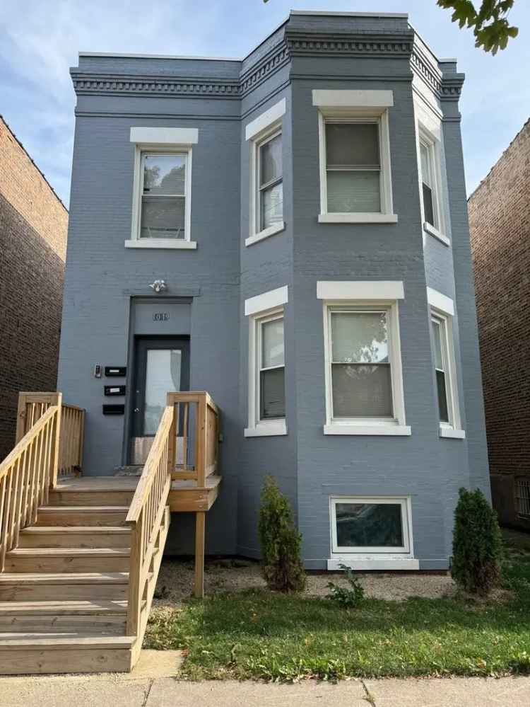 Multi-family house For Sale in 1019, North Ridgeway Avenue, Chicago, Illinois