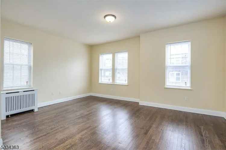 1 Bedroom Apartment for Rent in Bloomfield North Center