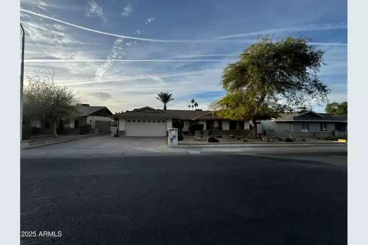 Single-family house For Sale in 5003, West Mescal Street, Glendale, Arizona