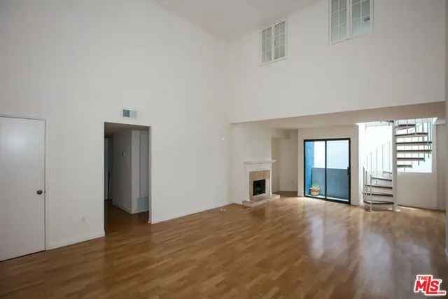 Condo For Sale in 1940, North Highland Avenue, Los Angeles, California