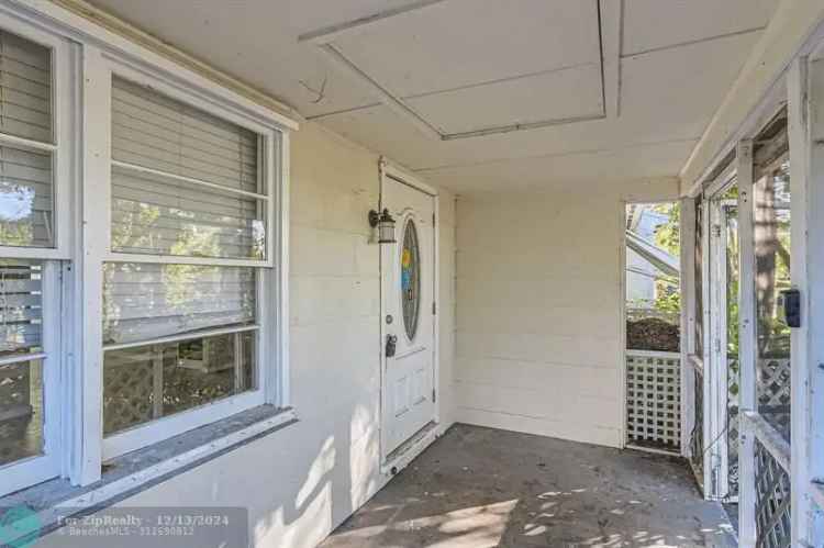 Single-family house For Sale in 703, West Pine Street, Lantana, Florida