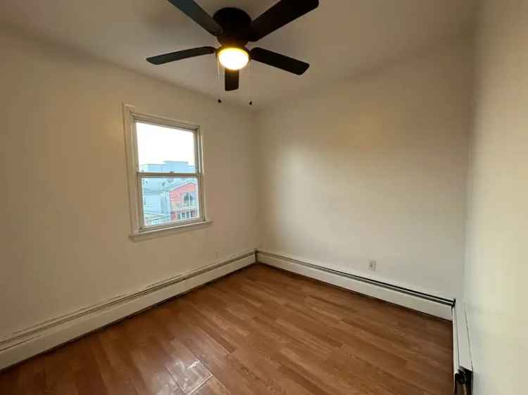 No Fee 2 Bedroom Apartment with High End Finishes Near Transportation