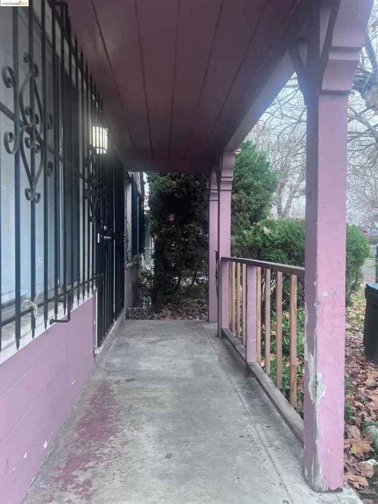 Single-family house For Sale in 649, Capistrano Drive, Oakland, California