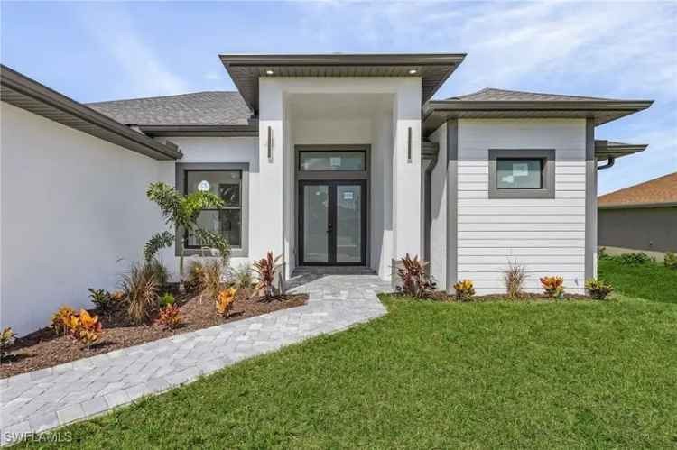 Single-family house For Sale in 1418, Northeast 6th Place, Cape Coral, Florida