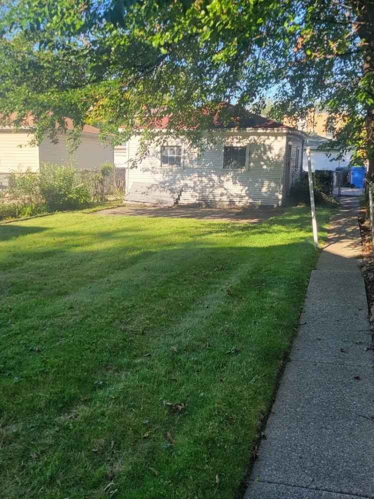 Single-family house For Sale in 7950, South Indiana Avenue, Chicago, Illinois