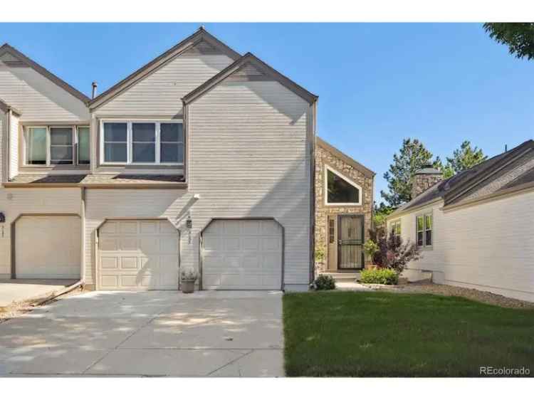 Single-family house For Sale in Centennial, Colorado