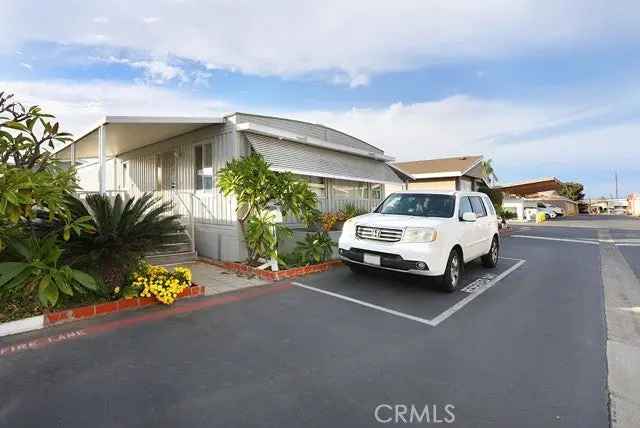 Single-family house For Sale in 3050, West Ball Road, Anaheim, California