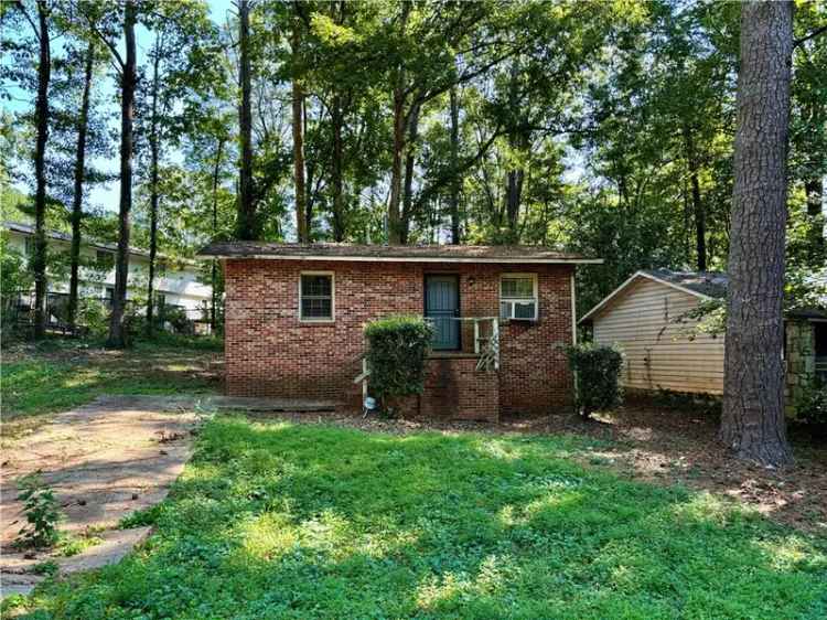 Single-family house For Sale in Scottdale, Georgia