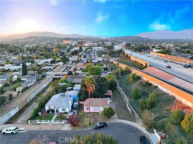 Single-family house For Sale in San Fernando, California