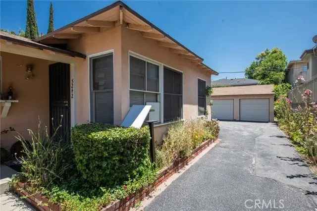 Multi-family house For Sale in 5238, Hermitage Avenue, Los Angeles, California