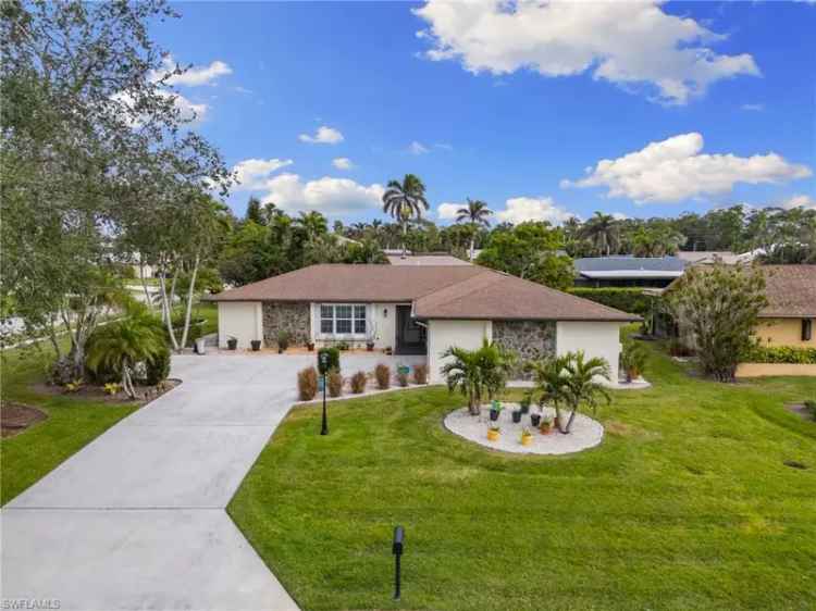 Single-family house For Sale in 241, Dent Drive, East Naples, Florida