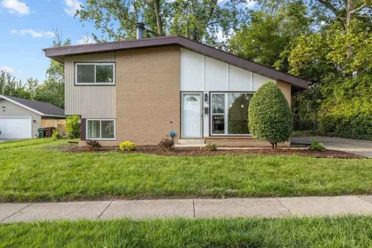 Single-family house For Sale in 118, Westwood Drive, Park Forest, Illinois