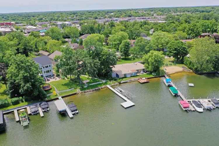 Single-family house For Sale in 250, Whitney Road, Lake Zurich, Illinois