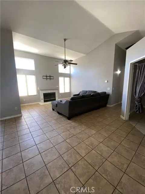 Single-family house For Sale in Perris, California