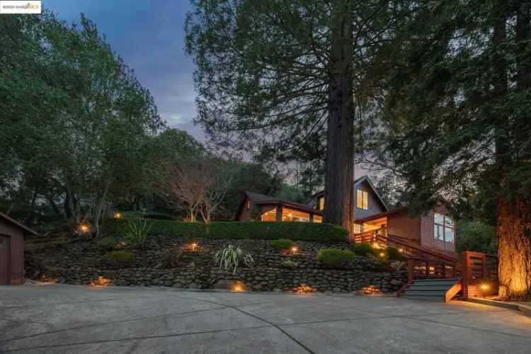 Single-family house For Sale in 75, Ardilla Road, Orinda, California