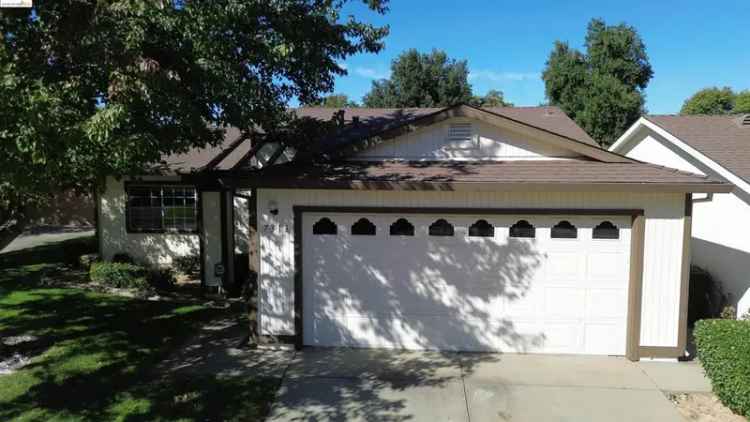 Single-family house For Sale in Elk Grove, California