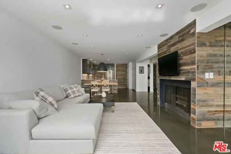 Condo For Sale in Los Angeles, California