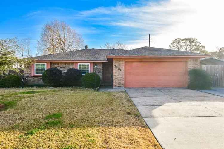 Single-family house For Sale in 7306, Willow Oak Drive, Baytown, Texas