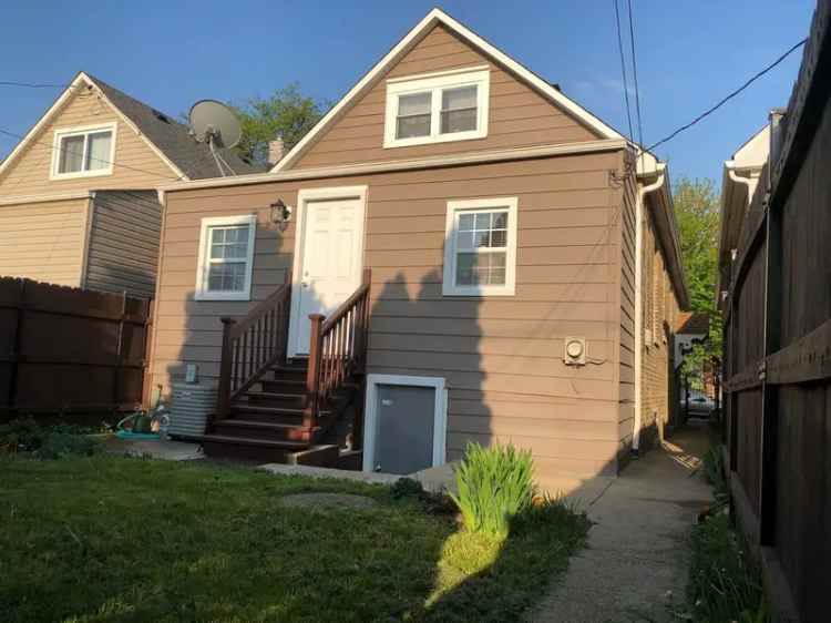 Single-family house For Sale in 1815, North Harding Avenue, Chicago, Illinois