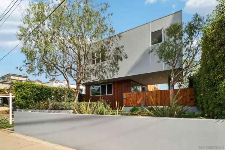 Single-family house For Sale in Los Angeles, California