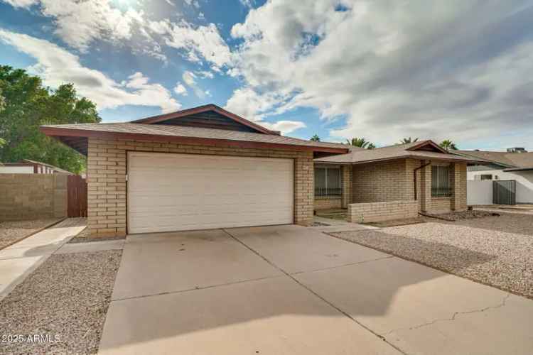 Single-family house For Sale in 9421, North 50th Drive, Glendale, Arizona