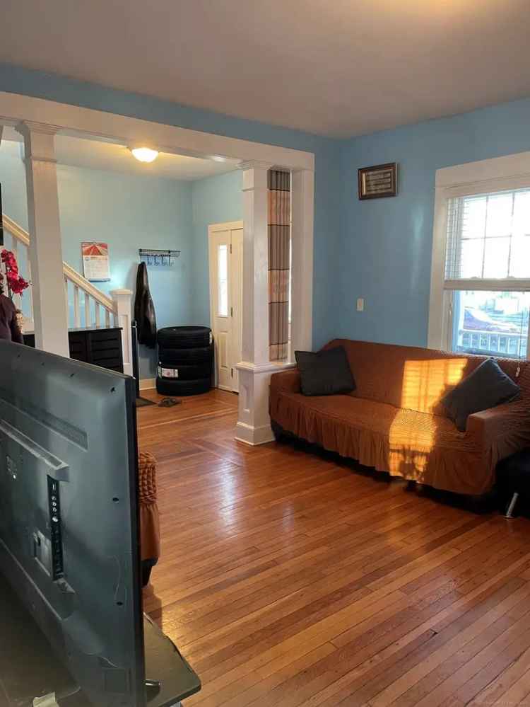 Single-family house For Sale in 34, Winnett Street, Hamden, Connecticut