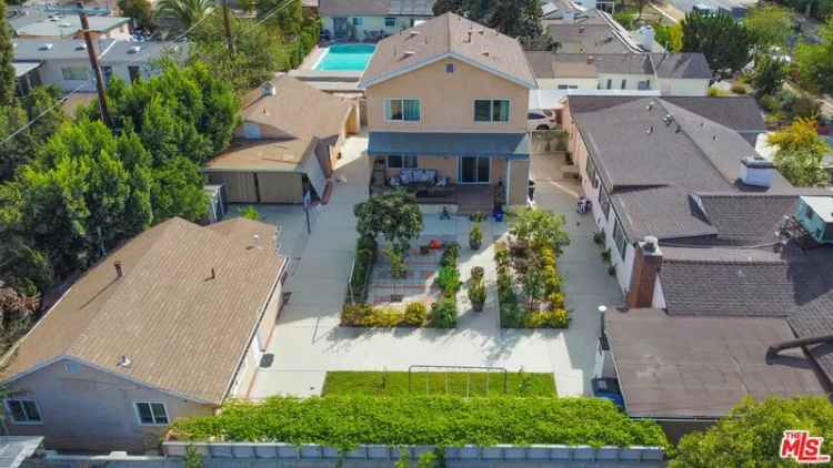 Single-family house For Sale in 5848, Cleon Avenue, Los Angeles, California