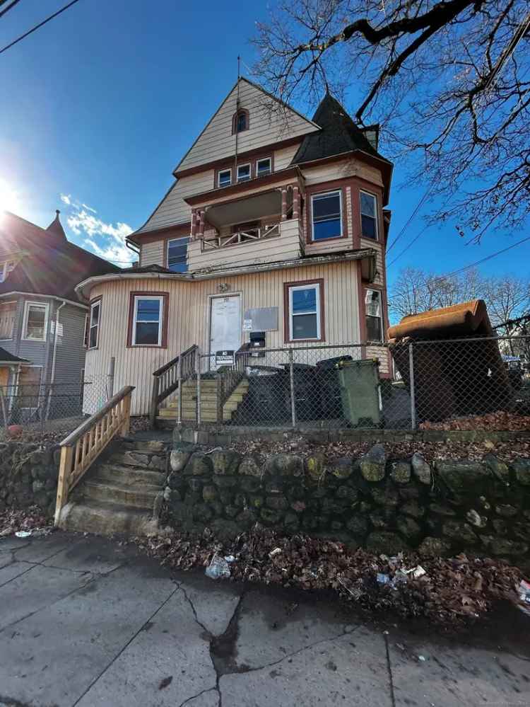 Multi-family house For Sale in 193, Willow Street, Waterbury, Connecticut