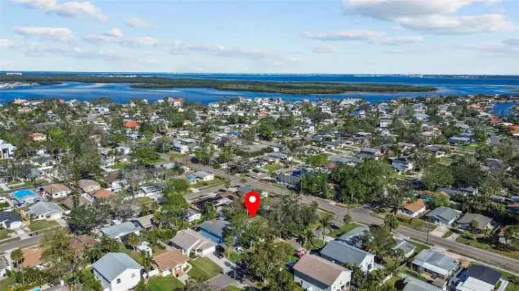 Single-family house For Sale in 1775, Montana Avenue Northeast, Saint Petersburg, Florida