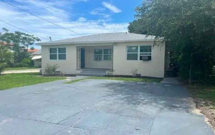 Multi-family house For Sale in 1755, 4th Avenue North, Lake Worth Beach, Florida