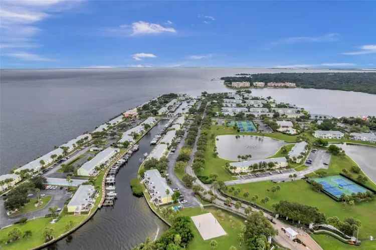 House For Sale in 4789, Coquina Key Drive Southeast, Saint Petersburg, Florida