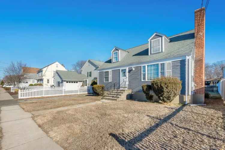 Single-family house For Sale in 623, Reef Road, Fairfield, Connecticut