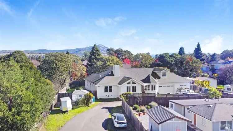 Single-family house For Sale in 1648, Ronnie Drive, Santa Rosa, California