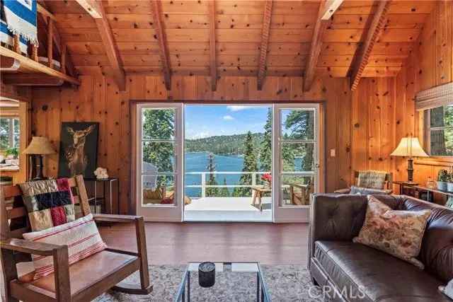 Single-family house For Sale in 28901, Palisades Drive, Lake Arrowhead, California