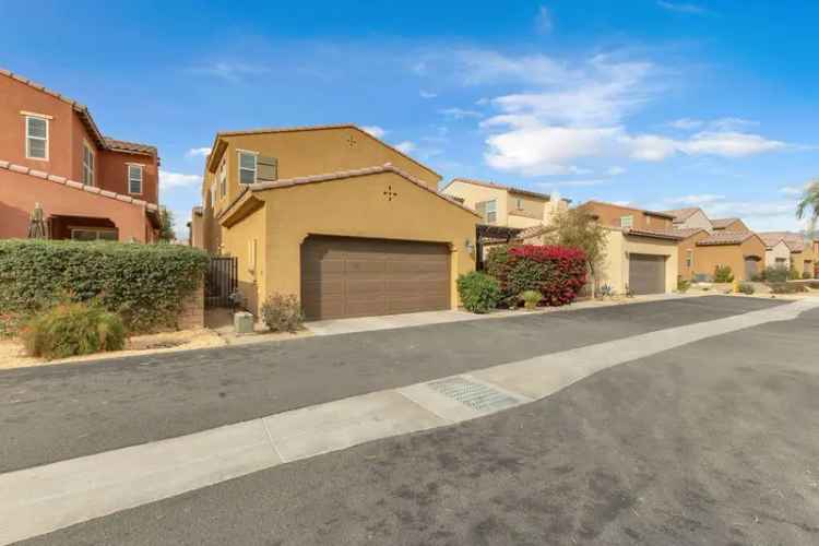 House For Sale in 582, Calle Vibrante, Palm Desert, California