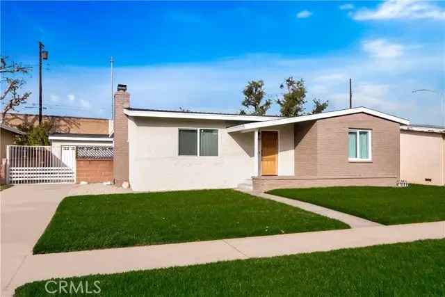 Single-family house For Sale in Long Beach, California