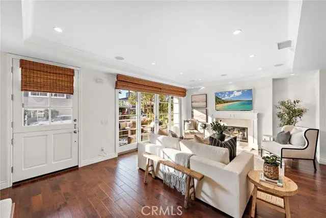 Single-family house For Sale in 308, Collins Avenue, Newport Beach, California