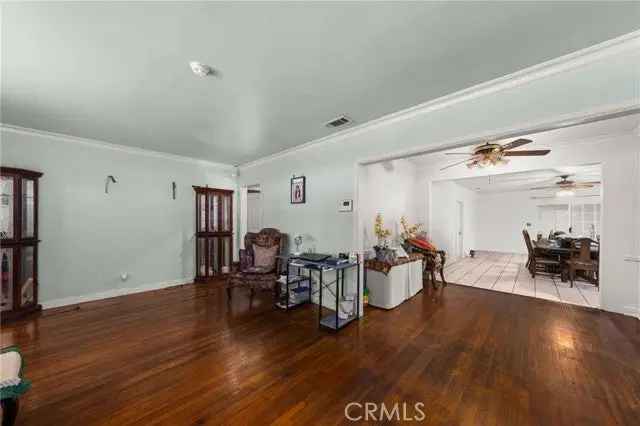 Single-family house For Sale in 14051, Beaver Street, Los Angeles, California