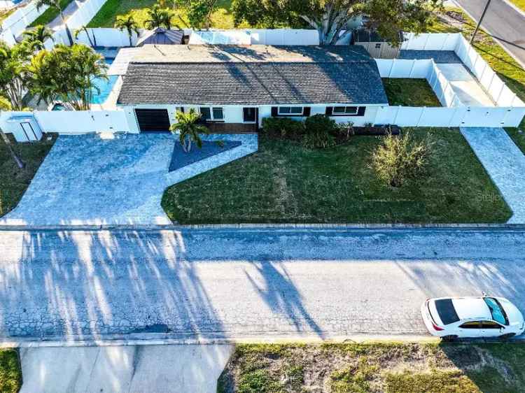 Single-family house For Sale in 4292, Maple Street Northeast, Saint Petersburg, Florida