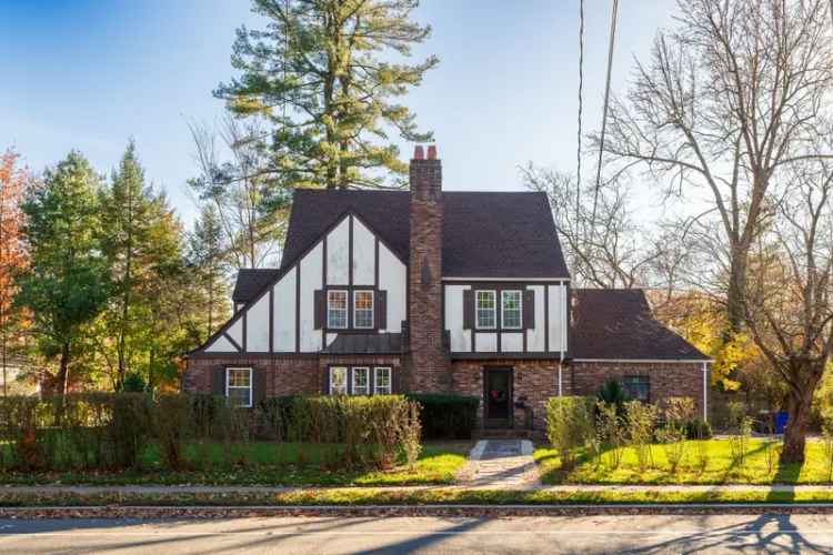 Single-family house For Sale in 1663, Asylum Avenue, West Hartford, Connecticut