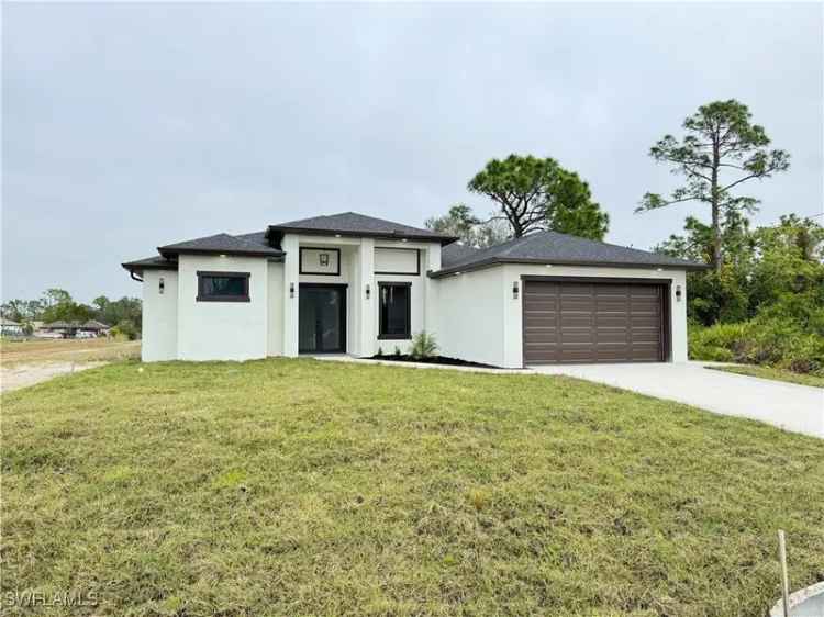 Single-family house For Sale in 3018, 12th Street West, Lehigh Acres, Florida