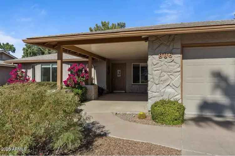 Single-family house For Sale in 886, East El Charro Plaza, Mesa, Arizona