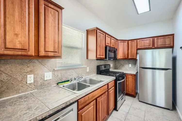 Updated Apartment Near MLK Station - Close to UT