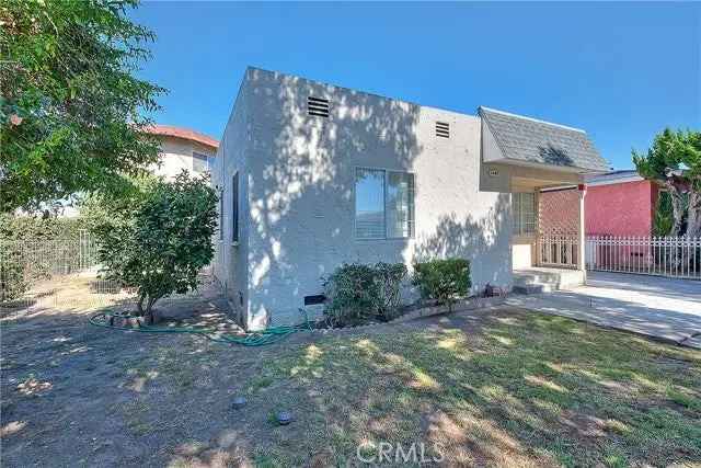 Single-family house For Sale in Long Beach, California