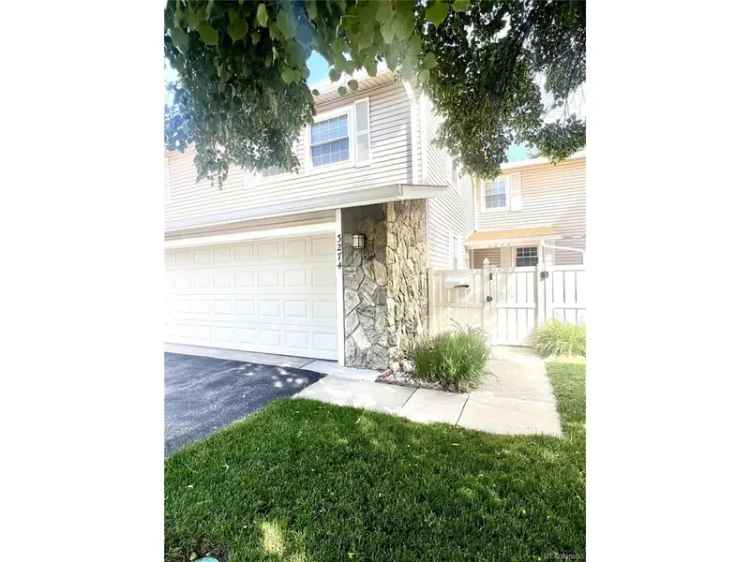 Single-family house For Sale in 3274, South Heather Gardens Way, Aurora, Colorado