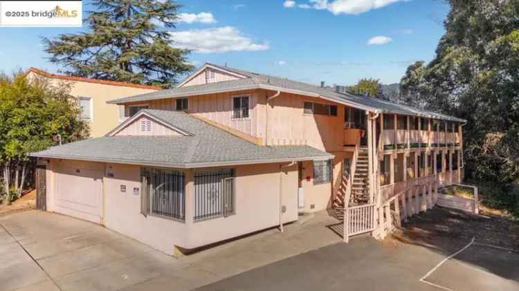 Multi-family house For Sale in 3186, McKillop Road, Oakland, California