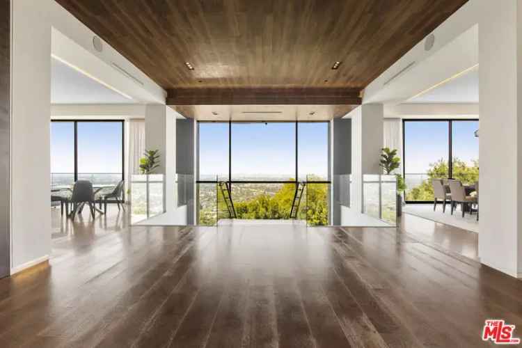 Single-family house For Sale in 7863, Mulholland Drive, Los Angeles, California