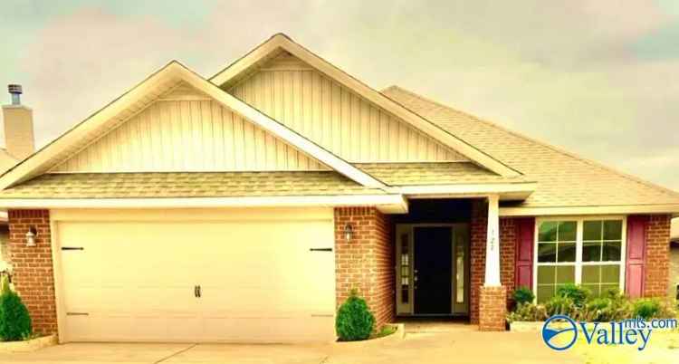 Single-family house For Sale in Triana, Alabama